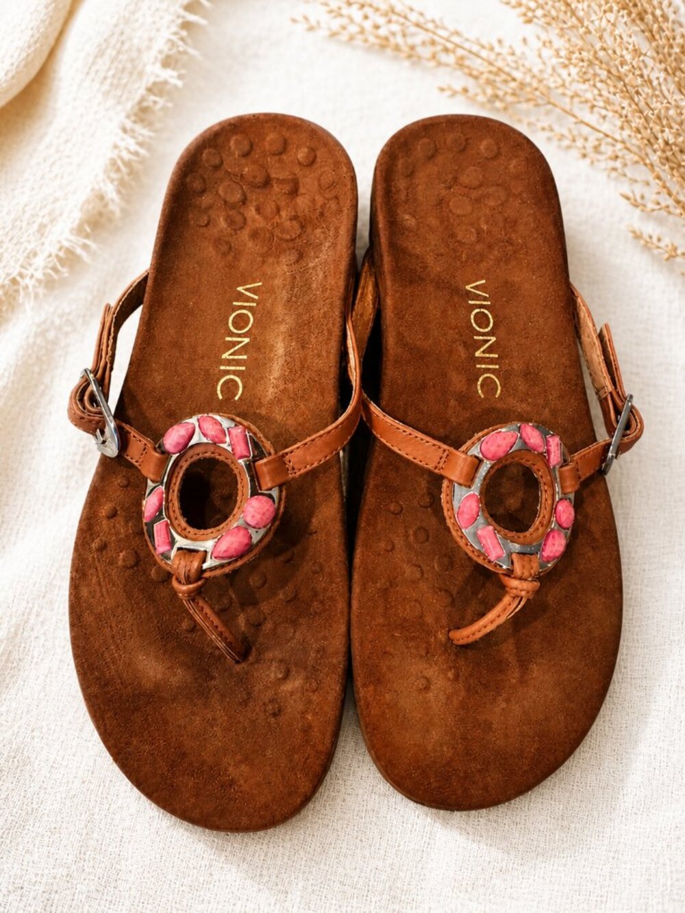 Vionic Ricci Sandals Women’s 6 Brown Leather Pink Jeweled Thong Comfort EUC